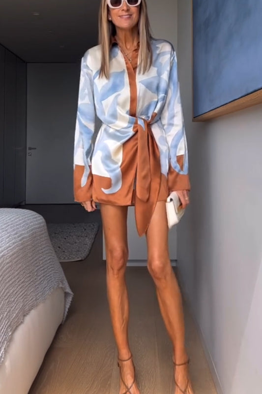 Vestido camisero corto con lazo y estampado único en bloques de color de satén de Lake Days 