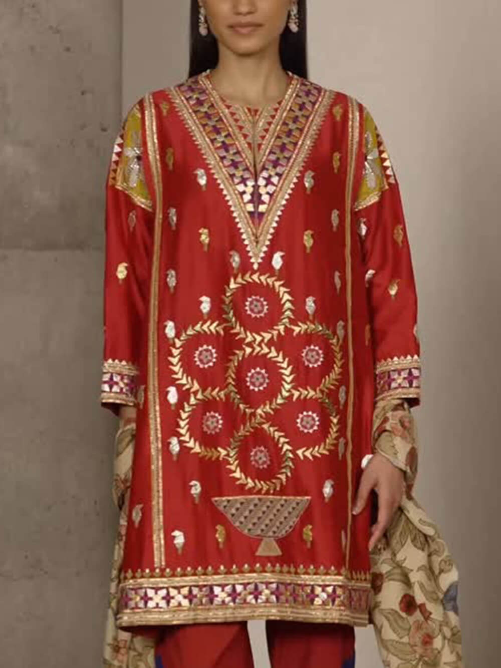 Unique Ethnic-Print Loose Mid-Length Top