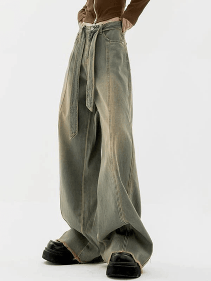 Boyfriend jeans with tie straps and seams