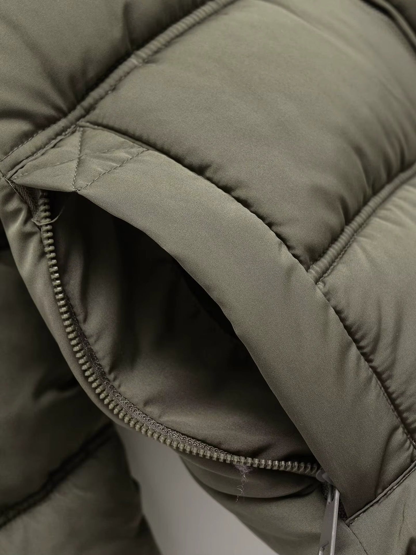 Short Padded Jacket | Hooded Design | Lightweight Winter Warmth
