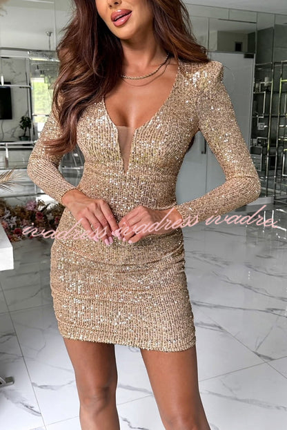 Vestido mini elástico fruncido con escote en V, manga larga y lentejuelas de ensueño y deslumbrante 