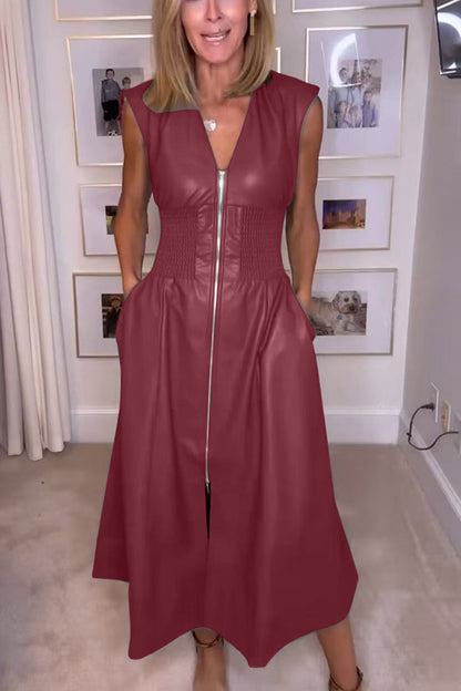 Vestido midi de piel sintética con cintura fruncida y bolsillos con cremallera de Kiera 