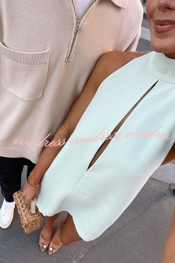 Vestido mini de corte H con cuello halter, bolsillos y abertura frontal para una cita nocturna 