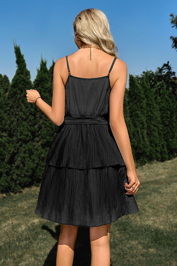 Vestido informal de color liso con escote en V y cintura anudada con tirantes 