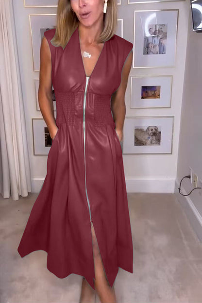 Vestido midi de piel sintética con cintura fruncida y bolsillos con cremallera de Kiera 