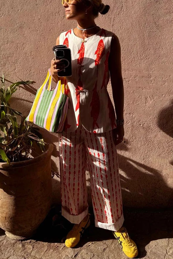 Chaleco de lino con botones metálicos y estampado de koi de buena suerte