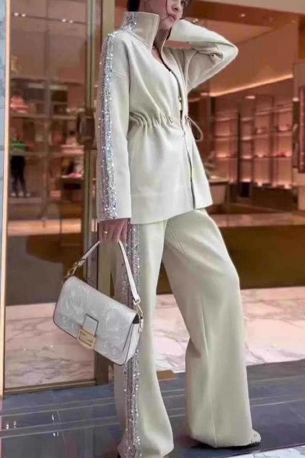 Traje con cintura con cordón y lentejuelas 