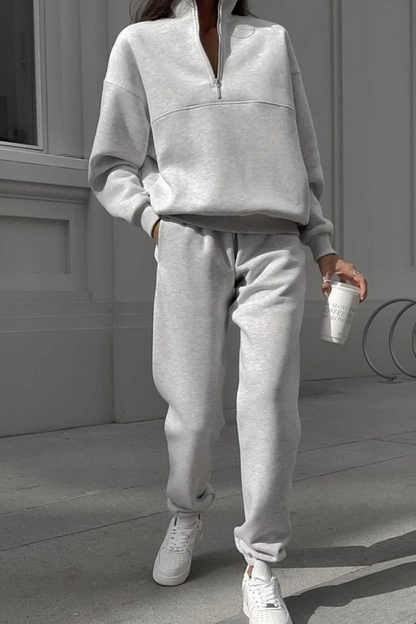 Traje casual de dos piezas con sudadera y pantalón