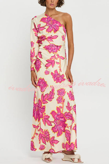 Vestido largo acampanado de satén con estampado floral y un hombro Rhia 