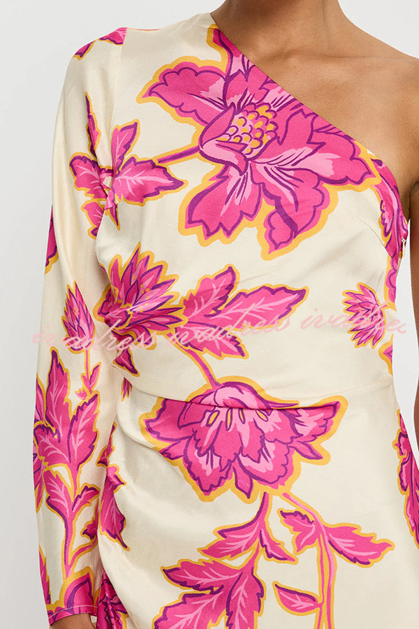 Vestido largo acampanado de satén con estampado floral y un hombro Rhia 