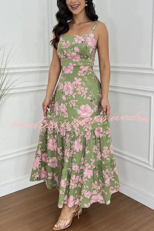 Vestido largo fruncido con espalda recortada y estampado floral estilo vintage 