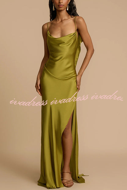 Vestido largo de fiesta de satén con cuello vuelto, volantes, espalda descubierta y corte bies para noche 