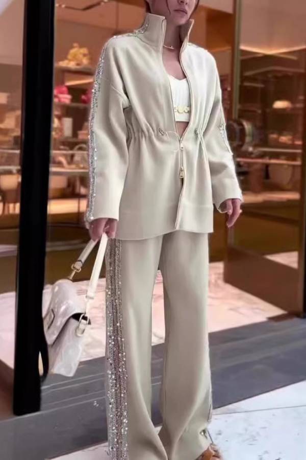 Traje con cintura con cordón y lentejuelas 