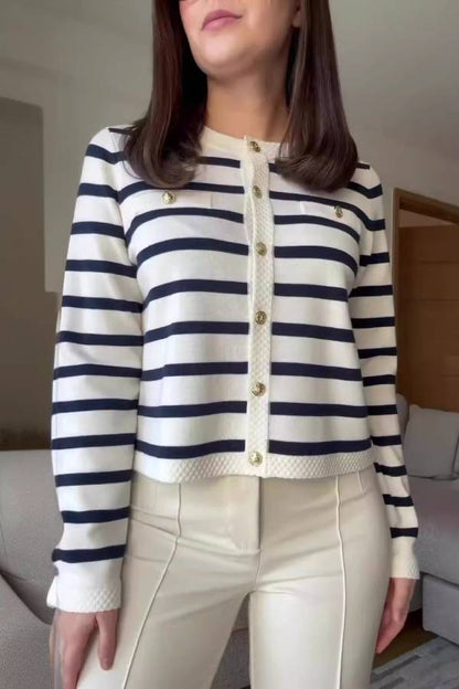 Cárdigan de punto a rayas con botones metálicos 