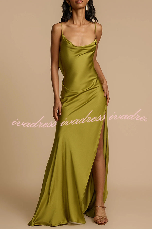 Vestido largo de fiesta de satén con cuello vuelto, volantes, espalda descubierta y corte bies para noche 