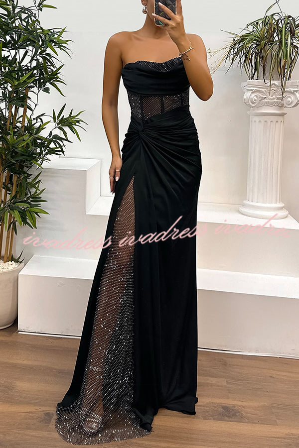 Vestido largo fruncido con hombros descubiertos y lentejuelas de malla y paneles de satén Audrey 