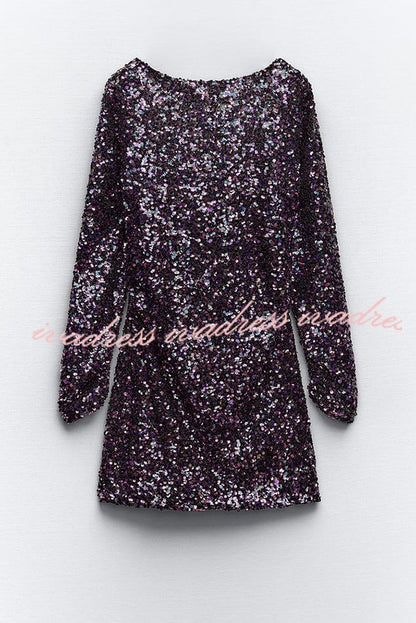 Vestido mini drapeado de manga larga con cuello vuelto y lentejuelas en la espalda de Call Me Beauty 