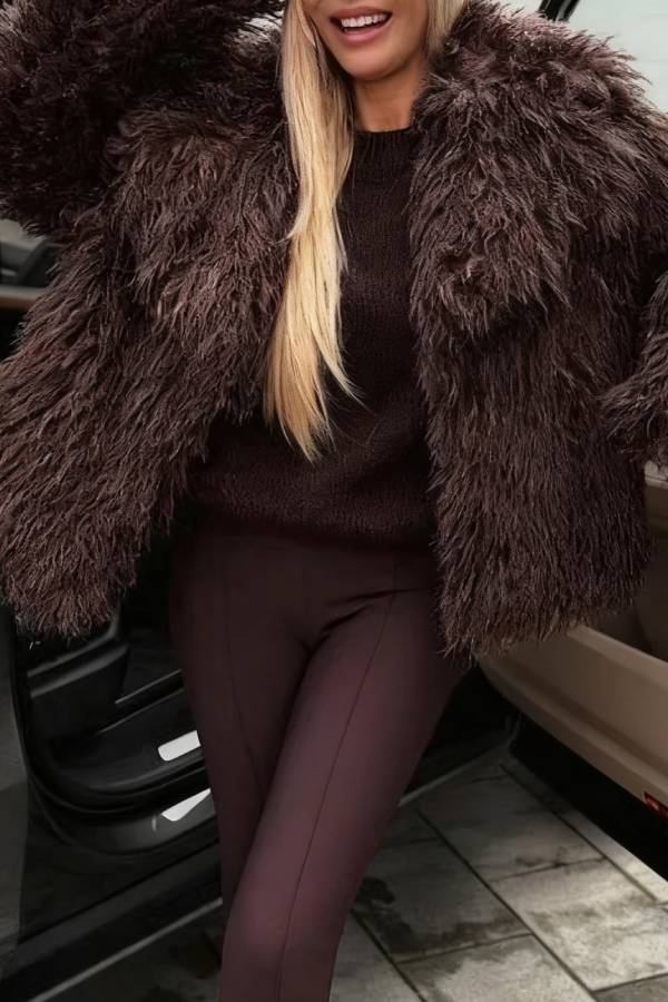 CHAQUETA DE PIEL CHOCOLATE DE ÚLTIMA TENDENCIA 