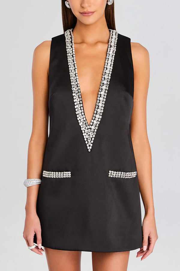 Vestido mini de satén con escote en V profundo y ribete de piedras preciosas, elegante y a la moda. 