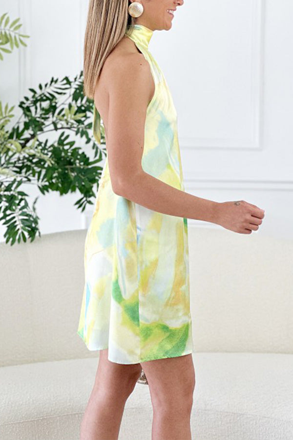 Vestido halter con cuello alto y eclipse