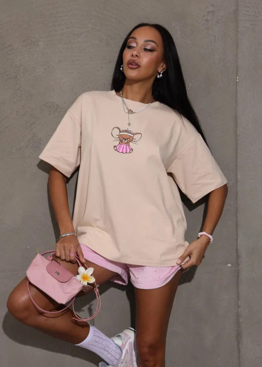 Bossy Mouse Oversized Tee – Beige Graphic T-Shirt with Cartoon Queen Mouse Print